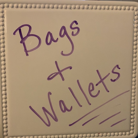 👜👛PURSES, BAGS, TOTES, & WALLETS—- OH MY😱 - Picture 1 of 1